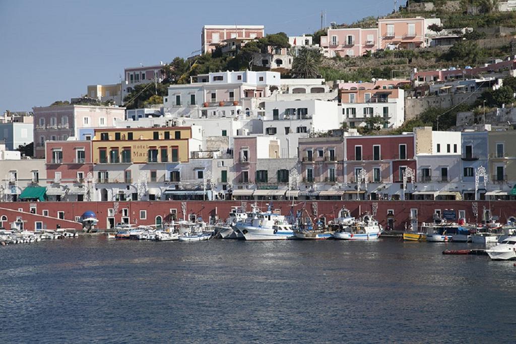 Raffaele Apartment Ponza Phòng bức ảnh